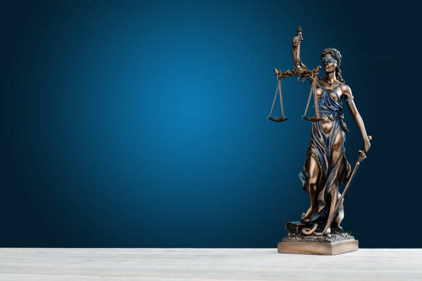 themis statue justice scales law lawyer business concept - gerechtigkeit stock-fotos und bilder