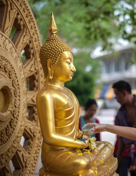 istock Sprinkle water onto a Golden Buddha Statue 1385962981