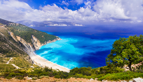 Bahía de Myrtos - una de las playas más bellas de Grecia con mar turquesa. Cefalonia (cefalonia) Isla griega jónica photo