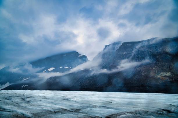 istock Lake Louise and Moraine Lake 1385999285