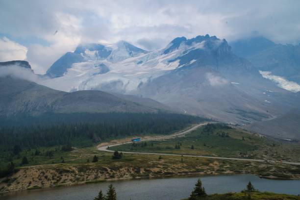 istock Lake Louise and Moraine Lake 1385999314