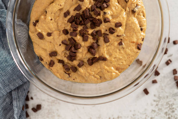 istock chocolate chip cookies dough in a glass bowl 1386028512