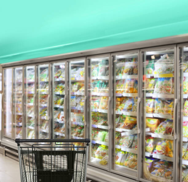 istock empty grocery cart in an empty supermarket 1386051936
