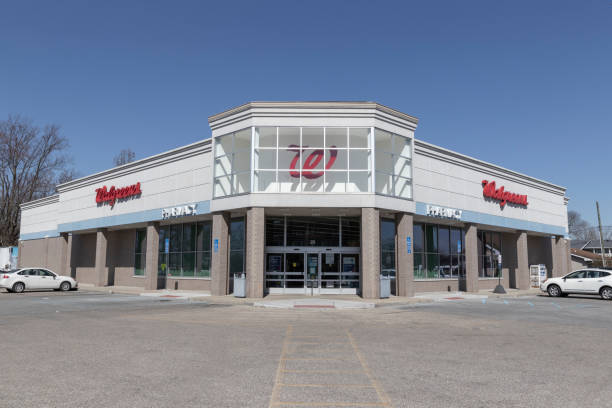 Walgreens pharmacy and goods location. Walgreens operates as the second-largest pharmacy store chain in the US. Brownsburg - Circa March 2022: Walgreens pharmacy and goods location. Walgreens operates as the second-largest pharmacy store chain in the US. walgreens stock pictures, royalty-free photos & images