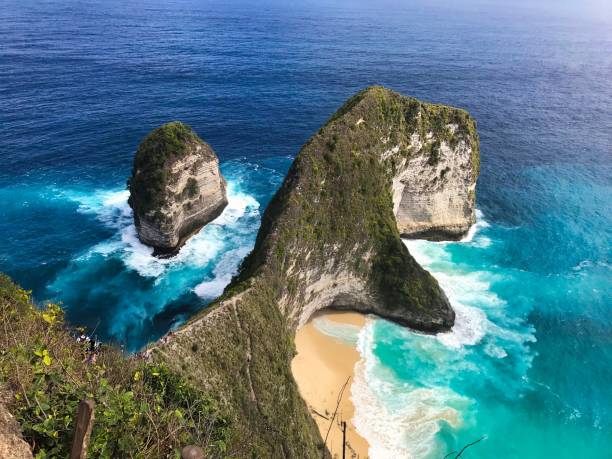 istock Kelingking Beach in Nusa Penida 1386070834