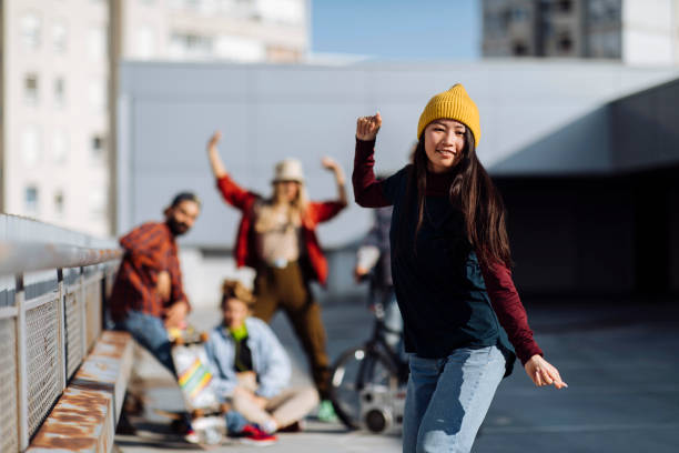 istock Urban city dancing 1386082731