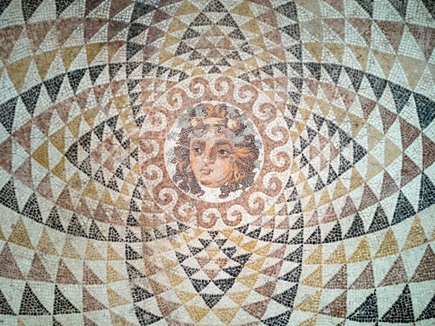 mosaico romano en la antigua corinto - mosaic ancient greek culture greek mythology fotografías e imágenes de stock