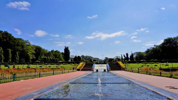 mysore, karnataka, inde-12 février 2022: belle vue sur le paysage des jardins de brindavan. lieu de pique-nique parfait ou porte d’entrée de week-end pour les habitants de bangalore, mysore - wodeyar photos et images de collection