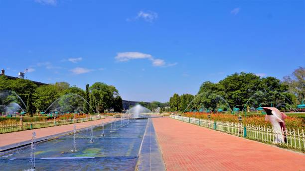 mysore,karnataka, índia-12 de fevereiro de 2022: bela vista paisagística dos jardins brindavan. local perfeito para piquenique ou porta de entrada de fim de semana para pessoas de bangalore, mysore - wodeyar - fotografias e filmes do acervo