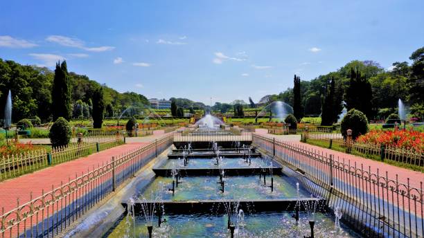 mysore, karnataka, inde-12 février 2022: belle vue sur le paysage des jardins de brindavan. lieu de pique-nique parfait ou porte d’entrée de week-end pour les habitants de bangalore, mysore - wodeyar photos et images de collection