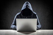 computer-hacker-stehlen-daten-von-einem-laptop.jpg?b=1&s=170x170&k=20&c=jr5io8m-QmHBHs_FkQqDkBUrcK7j81JVZbRgLWl45PM=