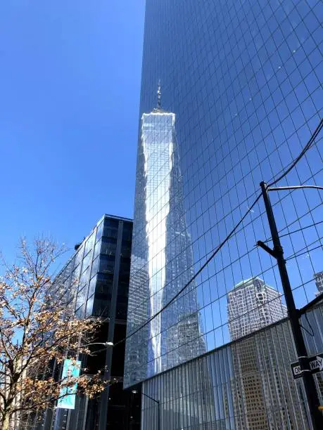 Glassfront with a reflection of the One World Trade Center; Glasfront; Spiegelung