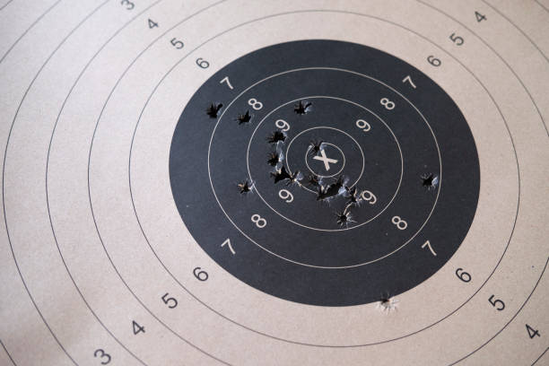 목표, 목표 및 계획 개념으로 목표 설정, 총알 구멍불 눈 대상 - bullet hole target target shooting bulls eye 뉴스 사진 이미지