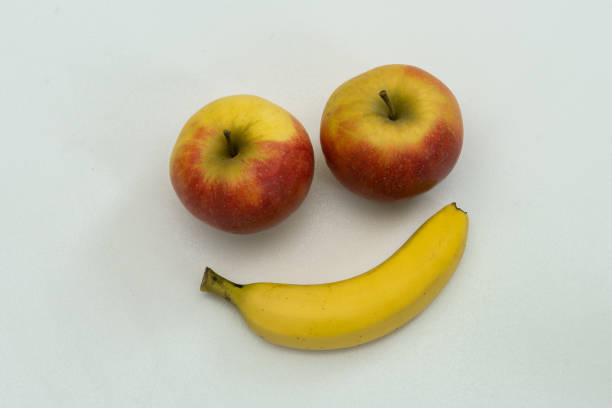 bunch of bananas with apples in a plate in the kitchen