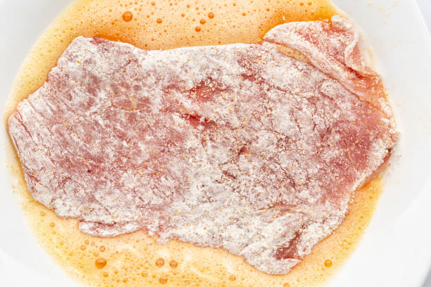 돼지고기 스테이크  - cutlet schnitzel pork scaloppini 뉴스 사진 이미지