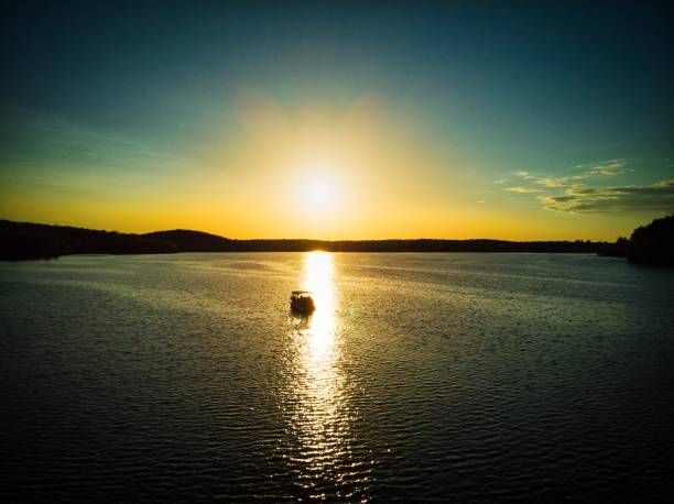 istock Cottage living pontoon boat 1386275037