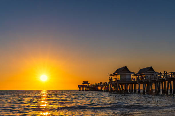 istock Amazing Florida Gulf Coast Sunset 1386305208