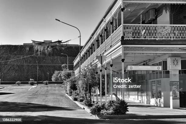 Bh Hotel To Lode Street Bw Stock Photo - Download Image Now - Desert Area, Suburb, Broken Hill