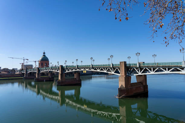 istock View of the bridge over the river Garonne. 1386330010
