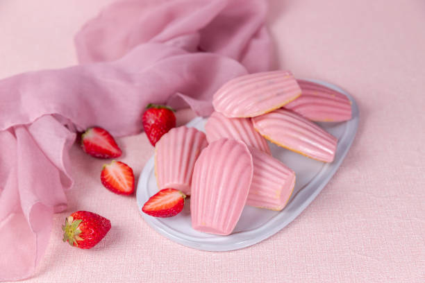 istock Strawberry Madeleines Dipped in Strawberry Chocolate 1386397157
