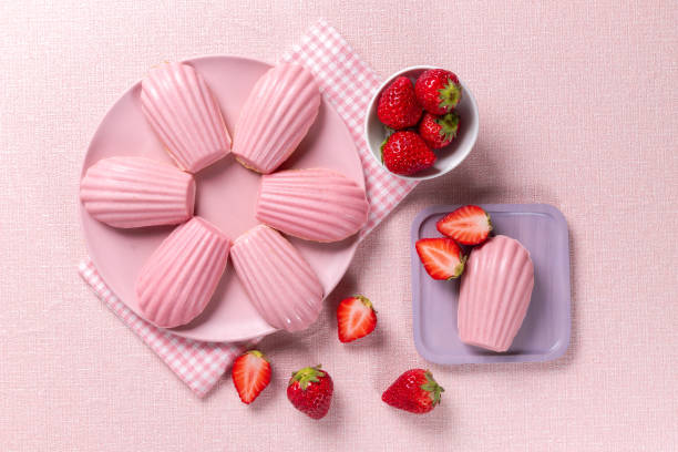 istock Strawberry Madeleines Dipped in Strawberry Chocolate 1386397292