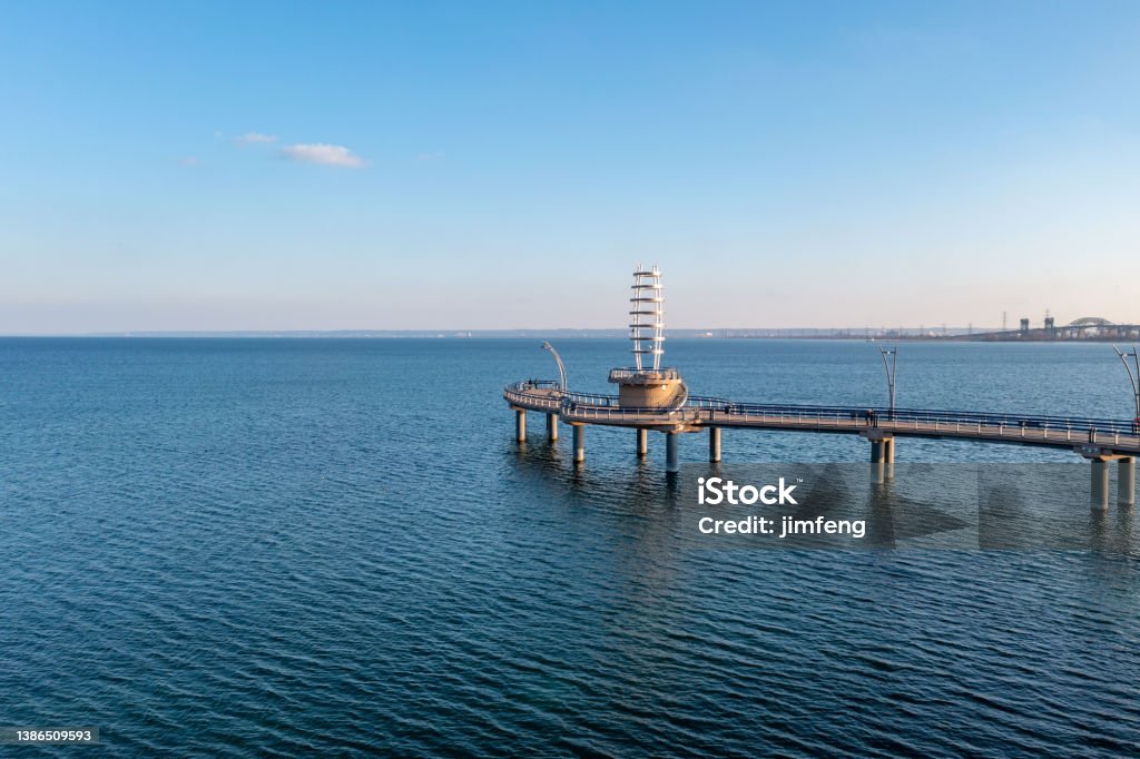 ブラント ストリート桟橋とオンタリオ湖の航空写真バーリントンカナダ アパートのストックフォトや画像を多数ご用意 アパート