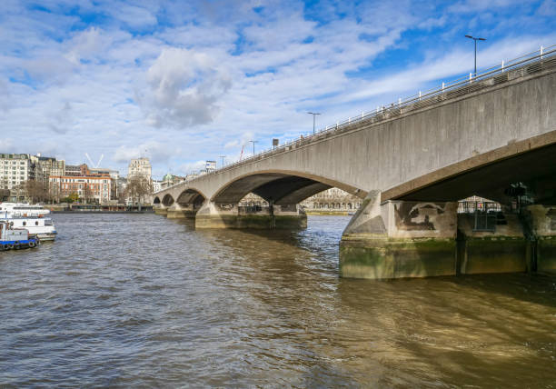 istock The scenic view of London Bridge. 1386524604