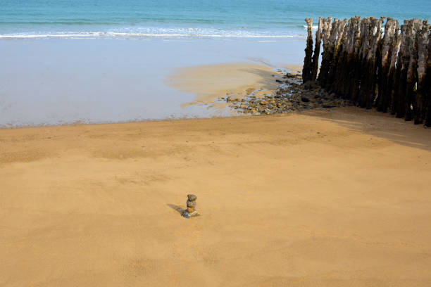 istock Saint-Malo cairn breakwaters 1386538220
