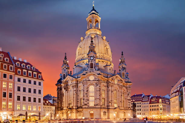 altstadt von dresden am abend, deutschland - dresden frauenkirche stok fotoğraflar ve resimler