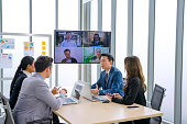 mitarbeiter-treffen-sich-per-videokonferenz.jpg?b=1&s=170x170&k=20&c=vqHy-1f-e0pQ7ccQgTsgUgSt97h00kBgjlJsxPSmZVc=