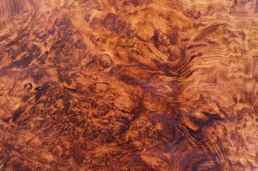 Natural Afzelia burl madera rayada es un hermoso patrón de madera para el fondo photo