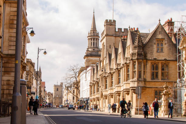 high st, oxford  uk - english culture medieval church built structure imagens e fotografias de stock