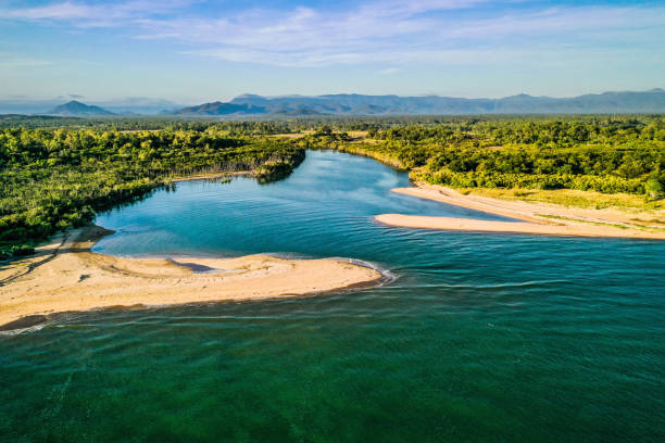 istock Saunders Beach, Townsville 1386755014