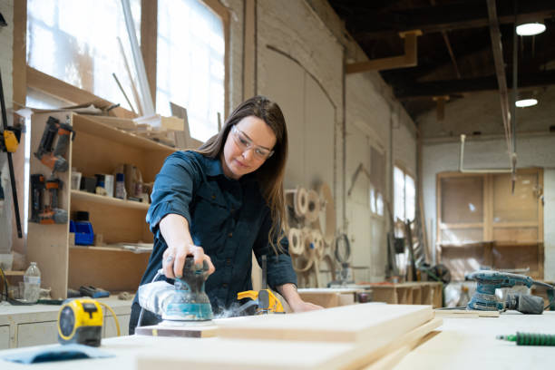 istock Woman working as a carpenter 1386762170