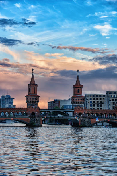 istock Sunset Sky And Oberbaum Bridge In Berlin 1386836378