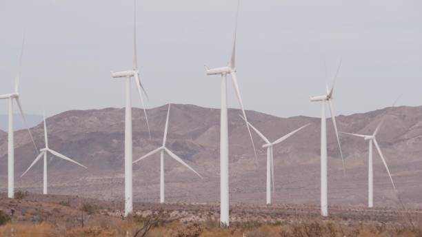 windmühlen auf windparks, windmühlen-energiegeneratoren. wüstenwindpark, usa. - kumeyaay stock-fotos und bilder