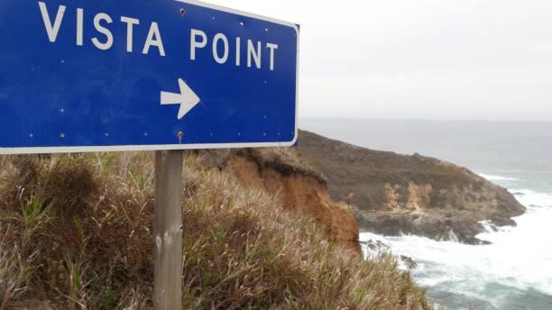 ビスタポイント道路標識。カリフォルニアの風光明媚な太平洋岸カブリリョハイウェイ海沿い - point lobos state reserve big sur california beach ストックフォトと画像