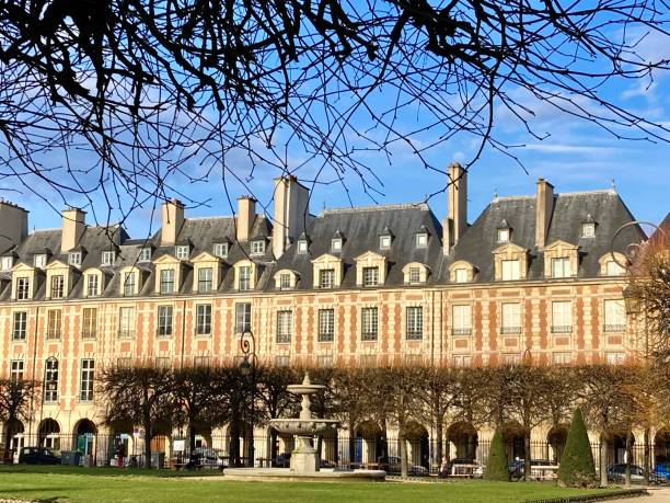istock France - Paris - place des Vosges 1386907413