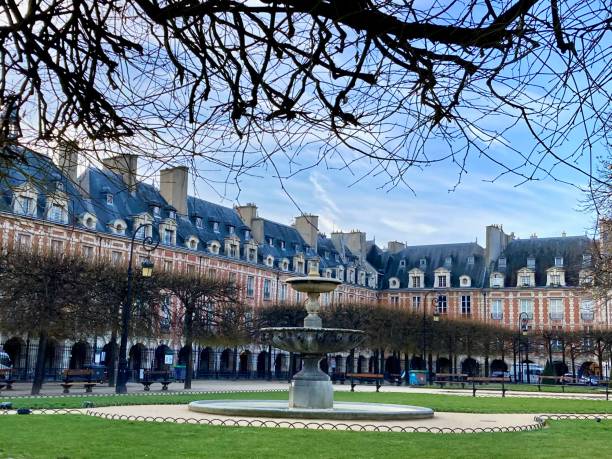 istock France - Paris - place des Vosges 1386907458