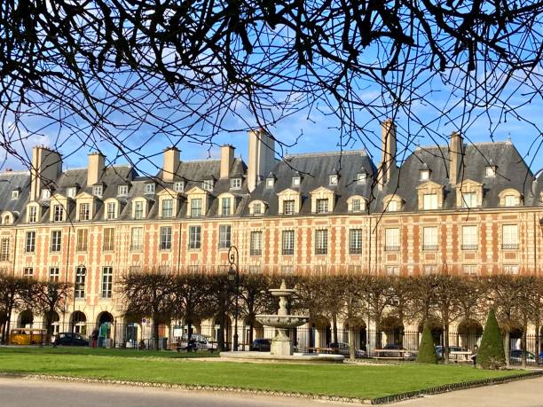 istock France - Paris - place des Vosges 1386907476