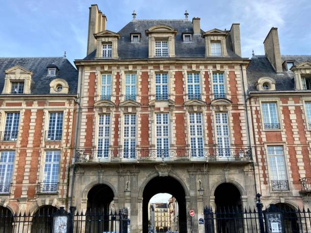istock France - Paris - place des Vosges 1386907494