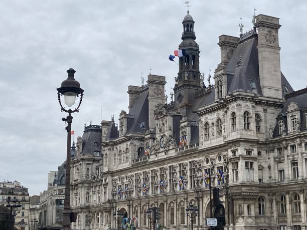 istock France - Paris - quai de paris 1386910815