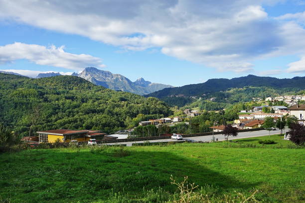 istock The Apuan Alps seen from Piazza al Serchio 1386925875