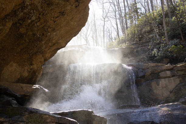 little bradley falls nelle montagne della carolina del nord occidentale - waterfall woods green river foto e immagini stock