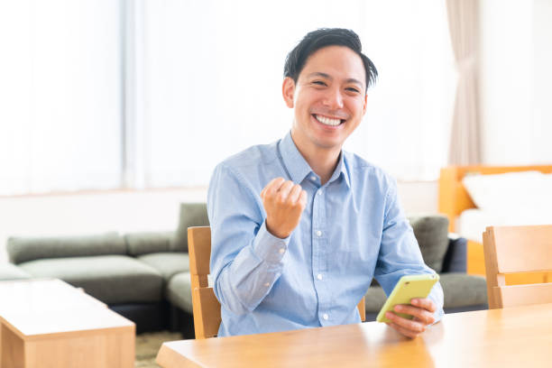 istock young man who uses smart phone 1386981196