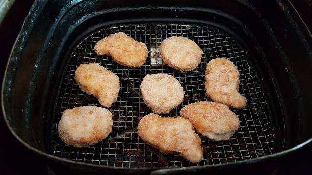 istock Chicken nuggets in the air fryer 1386982098