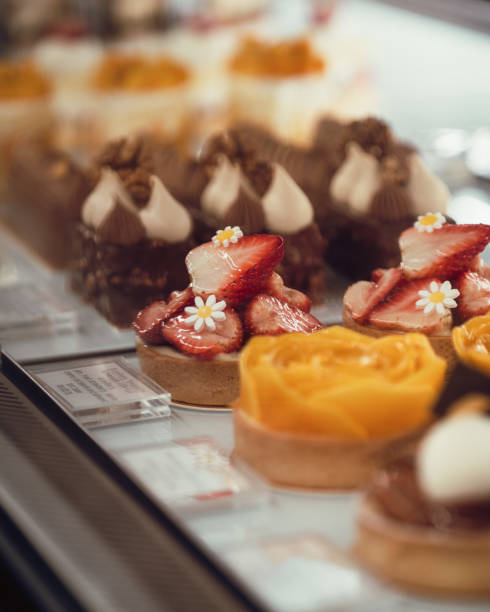 istock Petite Gateau and Entremet Cakes 1386989781