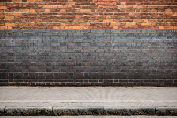 istock Shock of a decaying empty wall in the city 1386992829