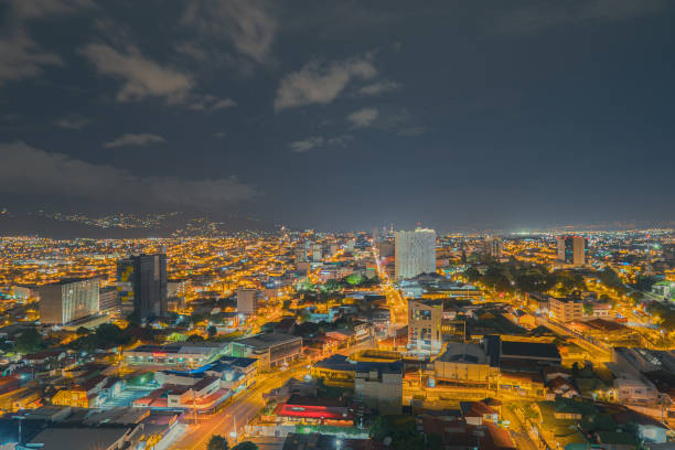 シティ アット ナイト - 中央アメリカ 写真 ストックフォトと画像
