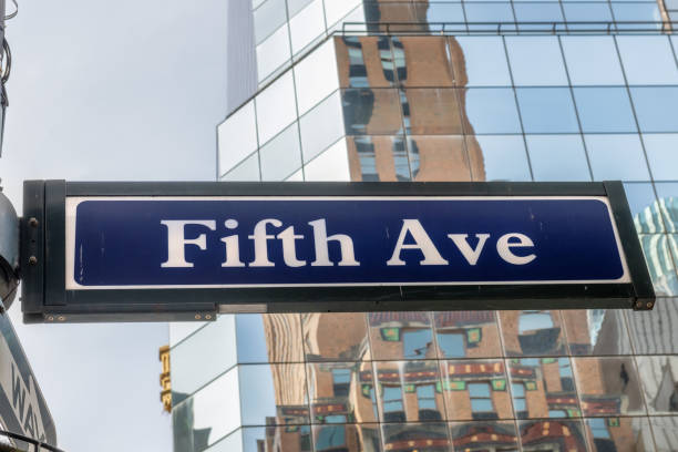 istock Fifth Avenue Sign, New York 1387013286